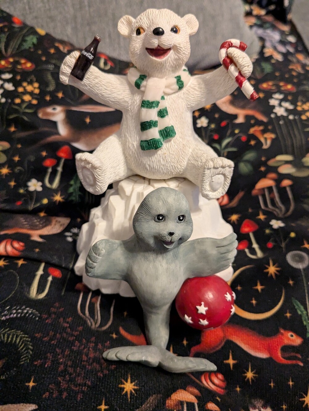 1998 Festive White Coca Cola Polar Bear and Gray Seal Figurine Stocking Holder